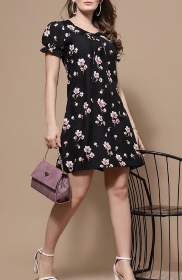 Summer’s Short Dress Floral Round Neck